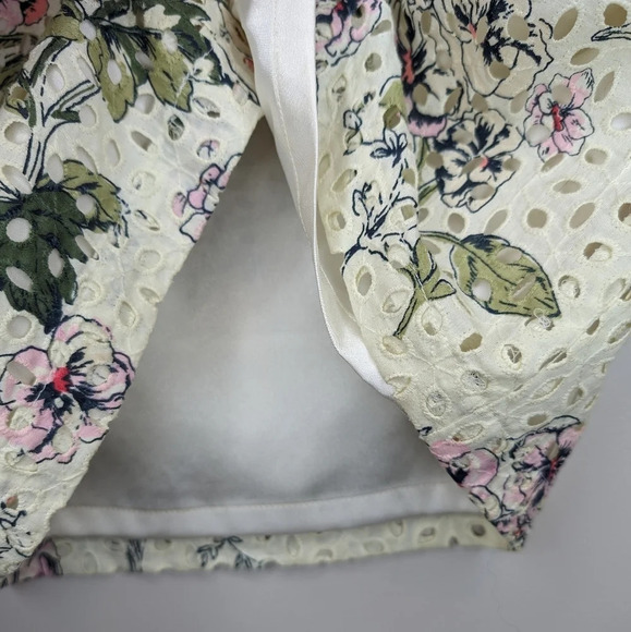 Ann Taylor Petite 0P  Eyelet Pencil Skirt Beige Floral Details Tulip Office - Picture 5 of 9
